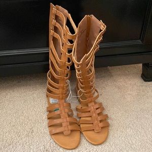 NWT Madden girl gladiator sandals